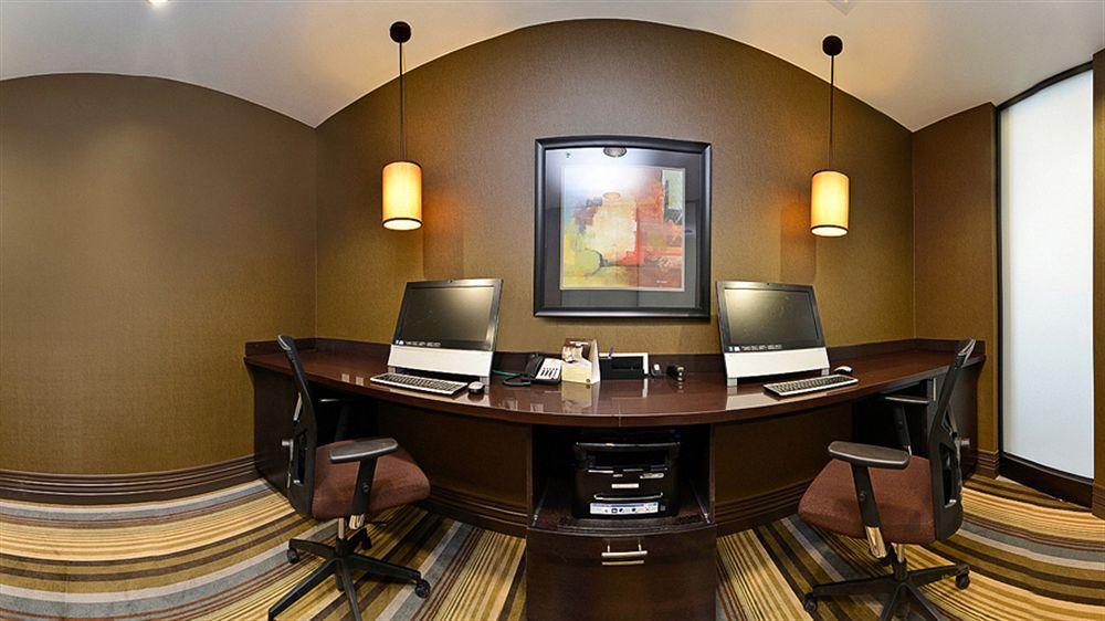 Hotel Western Premier Freeport Airport 4*